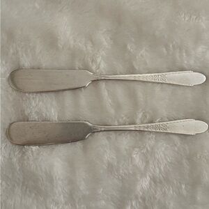 WM Roger’s & Son AA Gardenia Vintage Butter Knives Set of 2